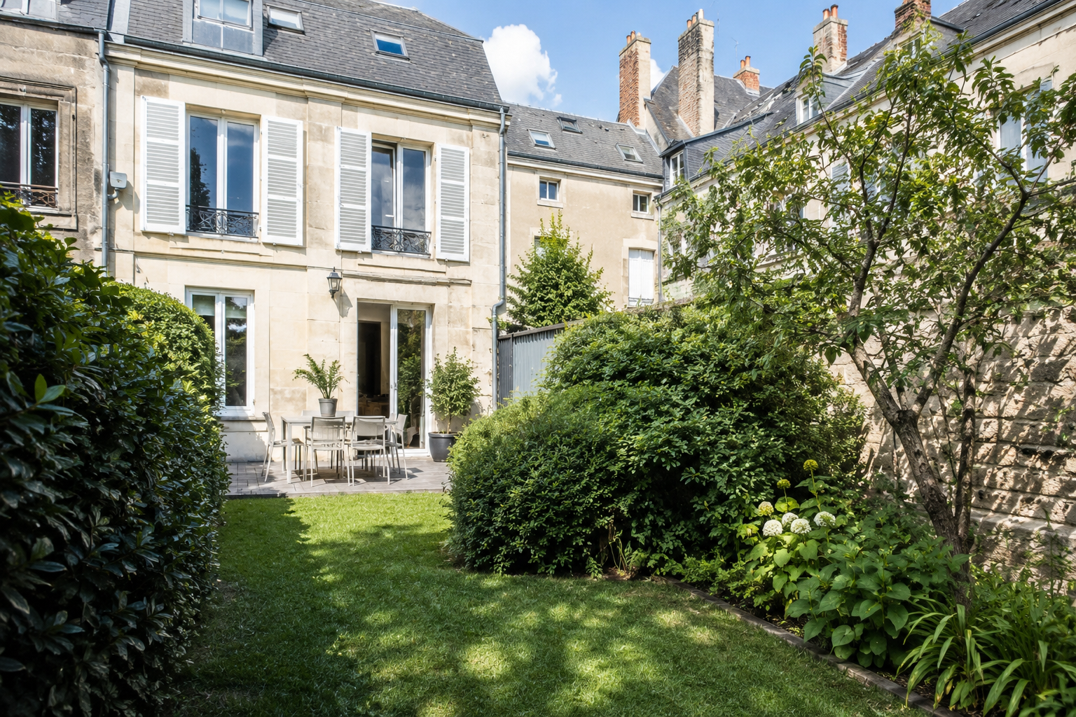 Élagage et abattage d&rsquo;arbres à Versailles : entretenir et préserver vos espaces verts